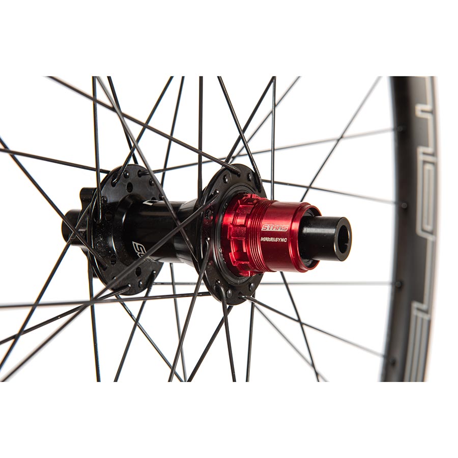 041844-03-29::1::041844-03-29::Stans No Tubes, Flow CB7, Roue, Arrière, 29'' / 622, Trous: 32, 12mm TA, 148mm, Disque IS 6-boulons, Shimano Micro Spline