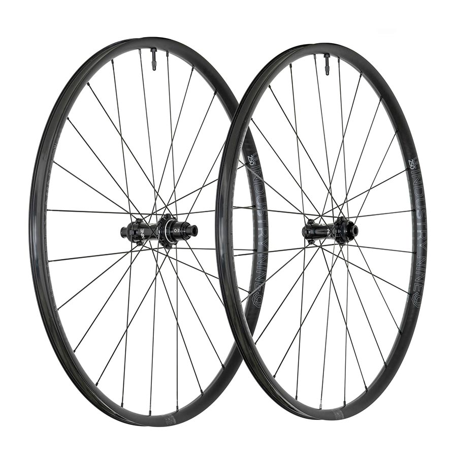 042056-01-700::0::042056-01-700::Industry Nine, Solix SL UL250 CX, Roue, Avant et Arrière, 700C / 622, Trous: Av: 24, Arr: 24, Av: 12mm, Arr: 12mm, Av: 100, Arr: 142, Disque Center Lock, Shimano Road 11, Ensemble