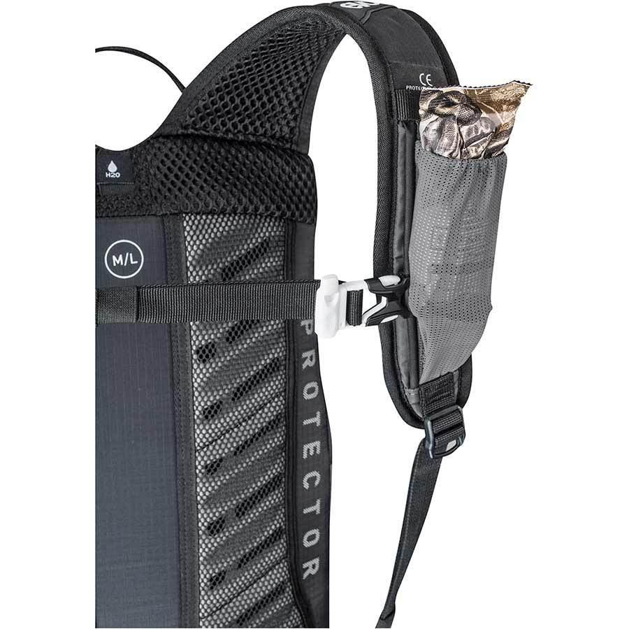721228-02-S::1::721228-02-S::EVOC, FR Lite Race, Sac à dos avec protection, 10L, Gris carbone/Noir, S