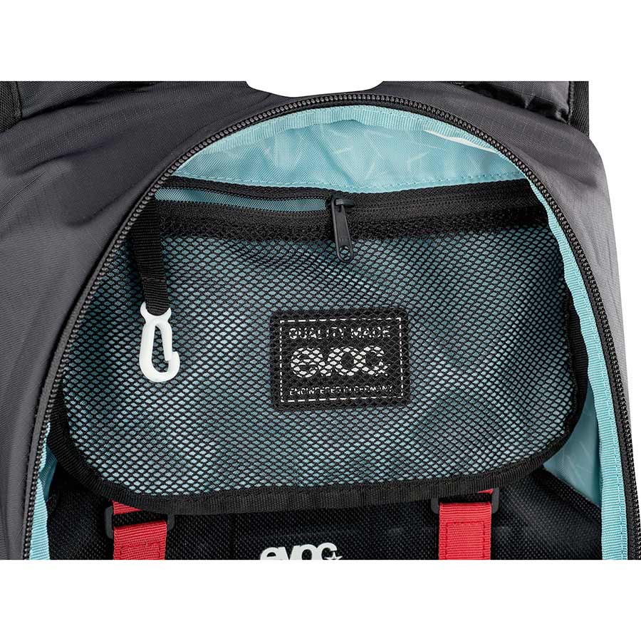 721228-02-S::8::721228-02-S::EVOC, FR Lite Race, Sac à dos avec protection, 10L, Gris carbone/Noir, S