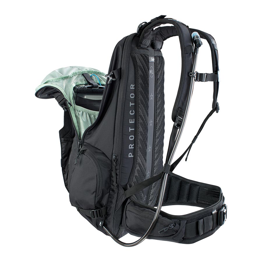 721281-02-ML::2::721281-02-ML::EVOC, FR Trail E-Ride, Sac à dos avec protection, 20L, Noir, ML