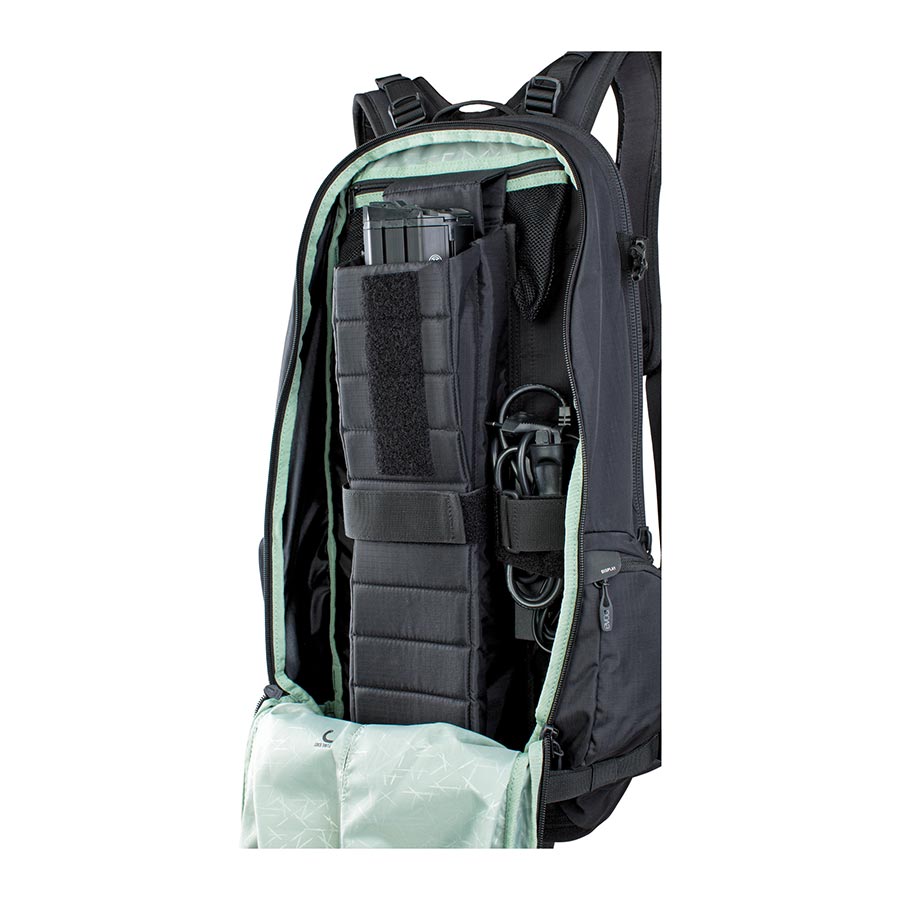 721281-02-ML::9::721281-02-ML::EVOC, FR Trail E-Ride, Sac à dos avec protection, 20L, Noir, ML