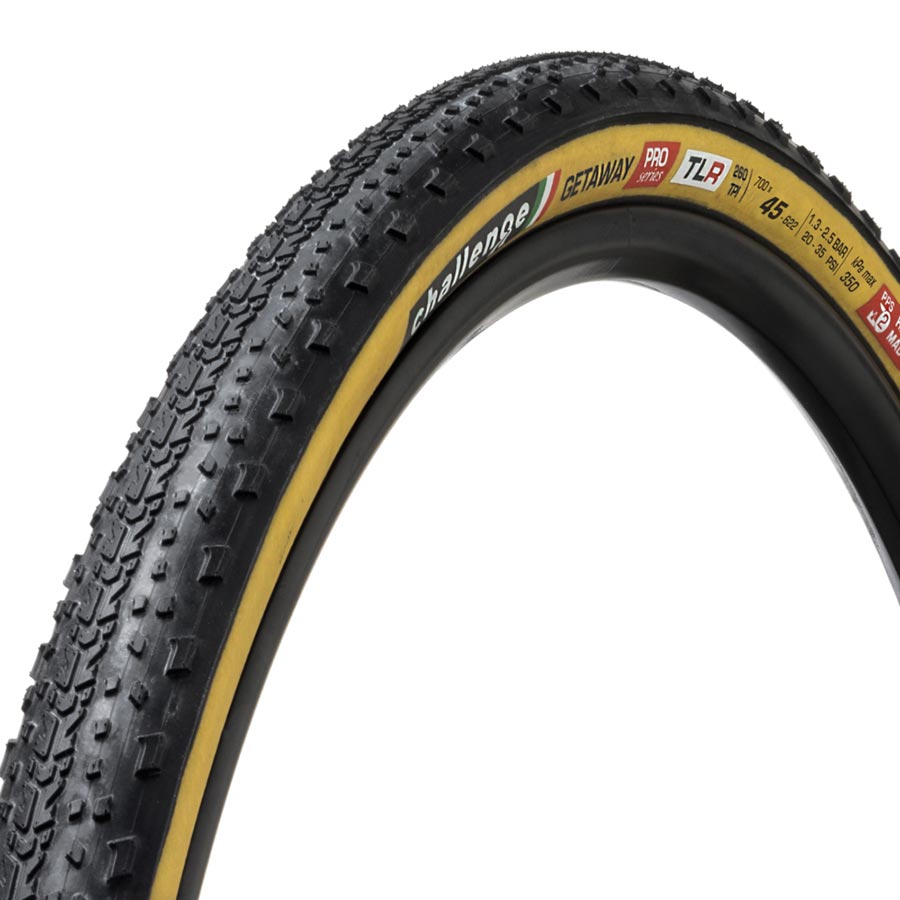011871-03-700::0::011871-03-700::Challenge, GETAWAY Pro TLR, Pneu Gravel, 700x45C, Pliable, Tubeless Ready, Natural, SuperPoly, PPS, 260TPI, Flanc Beige