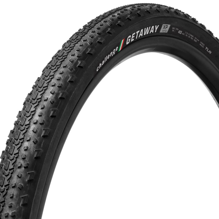 012011-02-700::0::012011-02-700::Challenge, Getaway XP, Pneu Gravel, 700x45C, Pliable, Tubeless Ready, SmartPlus, Corazza Armor Gold, 260TPI, Noir