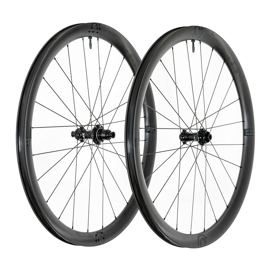 042050-02-700::0::042050-02-700::Industry Nine, Solix AL AR40, Roue, Avant et Arrière, 700C / 622, Trous: Av: 24, Arr: 24, Av: 12mm, Arr: 12mm, Av: 100, Arr: 142, Disque Center Lock, SRAM XD-R, Ensemble