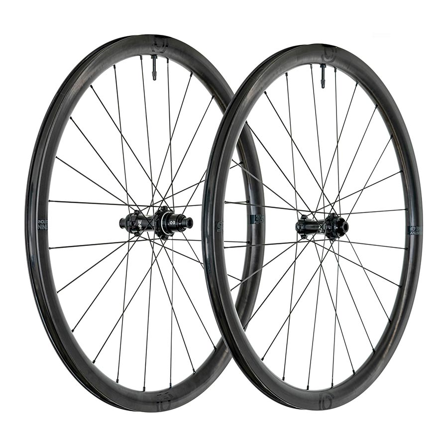 042052-01-700::0::042052-01-700::Industry Nine, Solix SL i9 35, Roue, Avant et Arrière, 700C / 622, Trous: Av: 24, Arr: 24, Av: 12mm, Arr: 12mm, Av: 100, Arr: 142, Disque Center Lock, Shimano Road 11, Ensemble