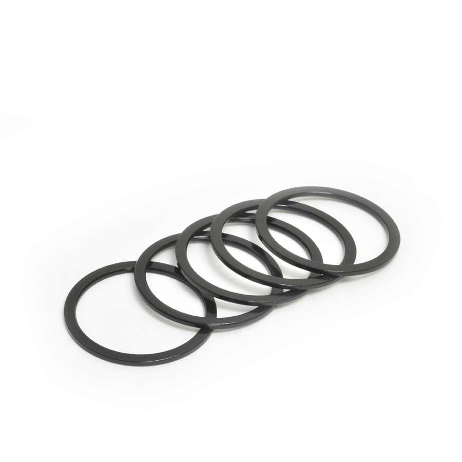 150486-03::1::150486-03::Wheels Manufacturing, Espaceur pour jeu de direction, 1-1/8'', Hauteur: 1.5mm, Aluminium, Noir, 5pcs
