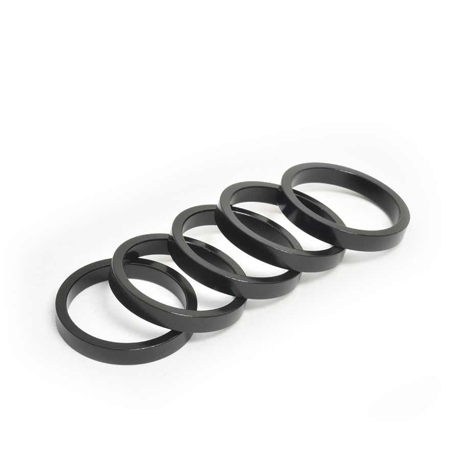 150486-05::1::150486-05::Wheels Manufacturing, Espaceur pour jeu de direction, 1-1/8'', Hauteur: 5mm, Aluminium, Noir, 5pcs