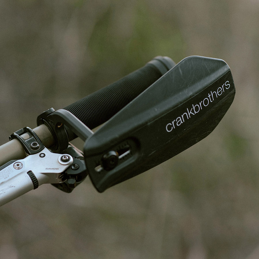 670822-02::4::670822-02::crankbrothers, Guardian Handguards, S’intègre avec la vis de verrouillage de la poignée, Paire