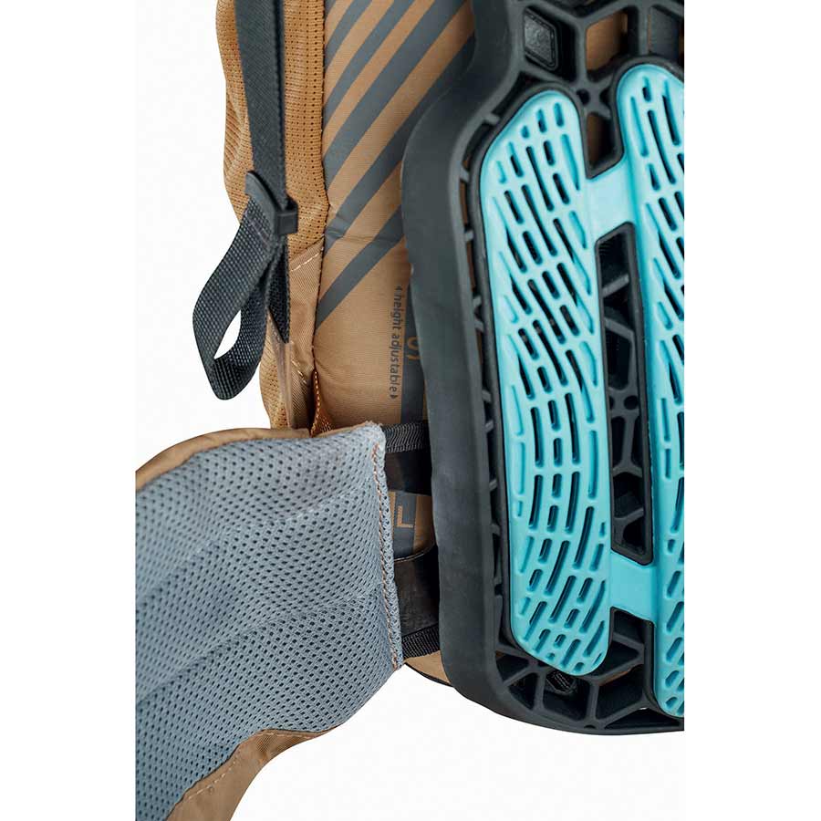 721226-02-SM::15::721226-02-SM::EVOC, Neo, Sac à dos avec protection, 16L, Or, SM