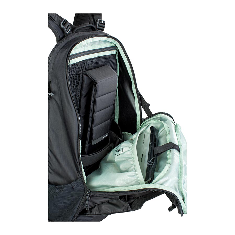 721281-02-ML::1::721281-02-ML::EVOC, FR Trail E-Ride, Sac à dos avec protection, 20L, Noir, ML
