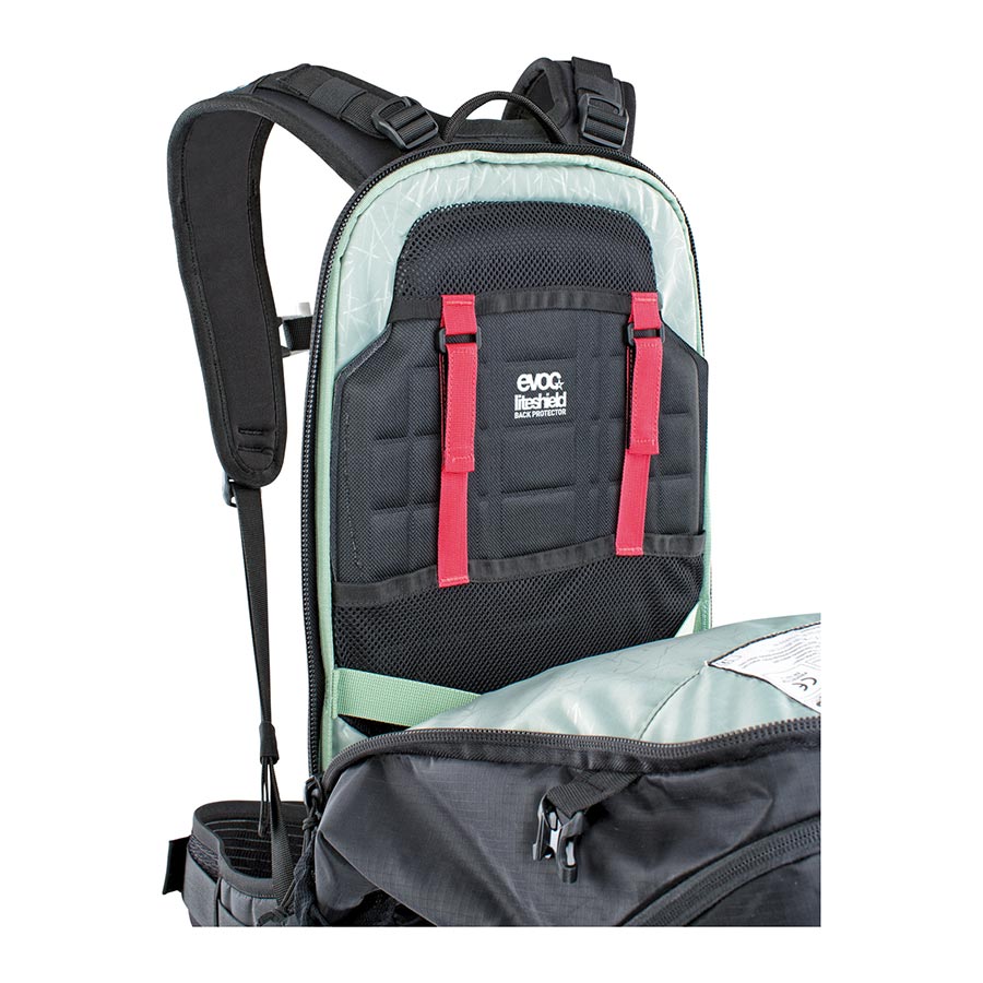 721281-02-ML::7::721281-02-ML::EVOC, FR Trail E-Ride, Sac à dos avec protection, 20L, Noir, ML