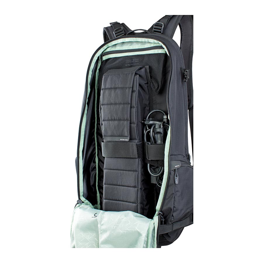 721281-02-ML::8::721281-02-ML::EVOC, FR Trail E-Ride, Sac à dos avec protection, 20L, Noir, ML