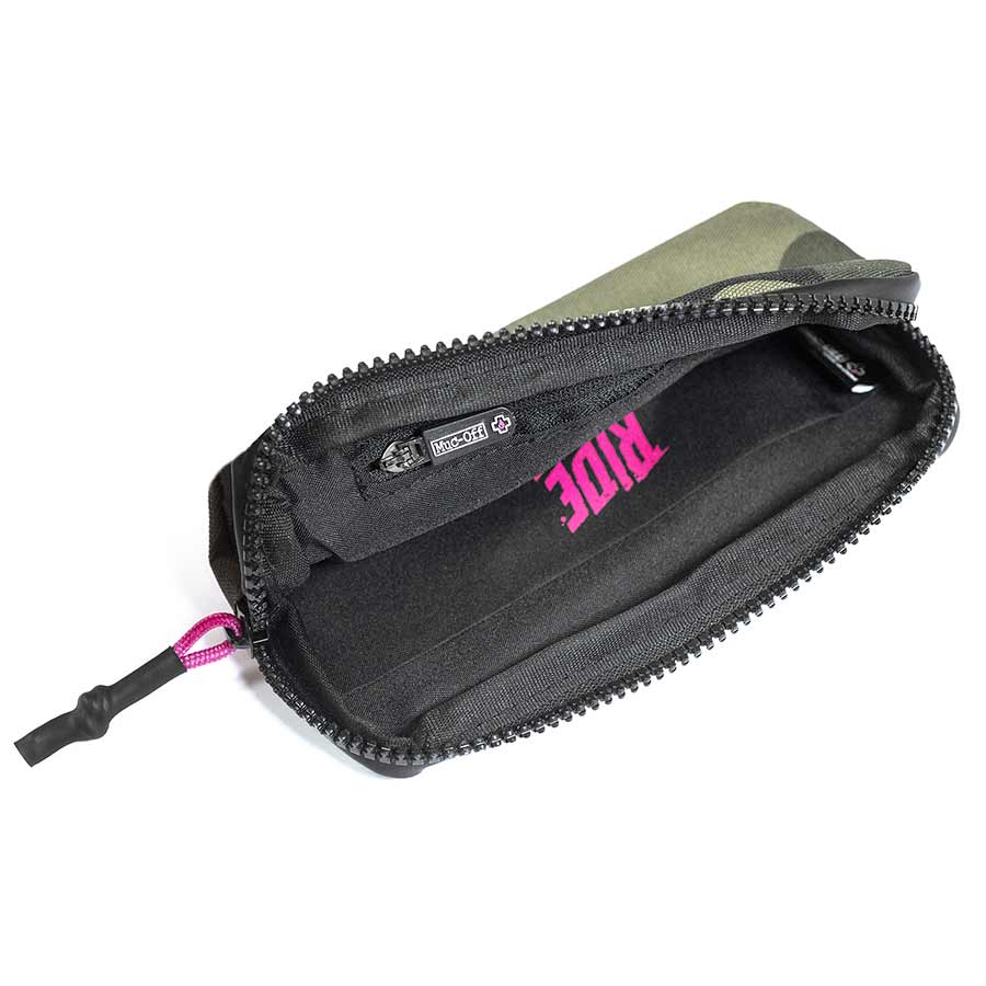 721330-01::4::721330-01::Muc-Off, Étui Essentials, Camo