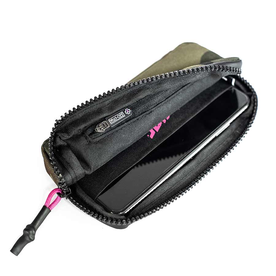721330-01::6::721330-01::Muc-Off, Étui Essentials, Camo