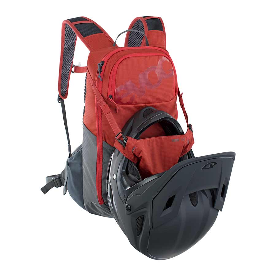 721368-02::5::721368-02::EVOC, Ride 12, Sac d'hydratation, Volume: 12L, Réservoir: Inclus (2L), Rouge Chili/Gris Carbone