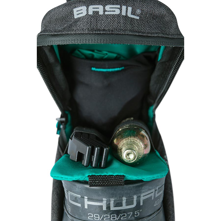 721497-01::3::721497-01::Basil, Discovery 365, Sac de selle, 1L, Noir Melee