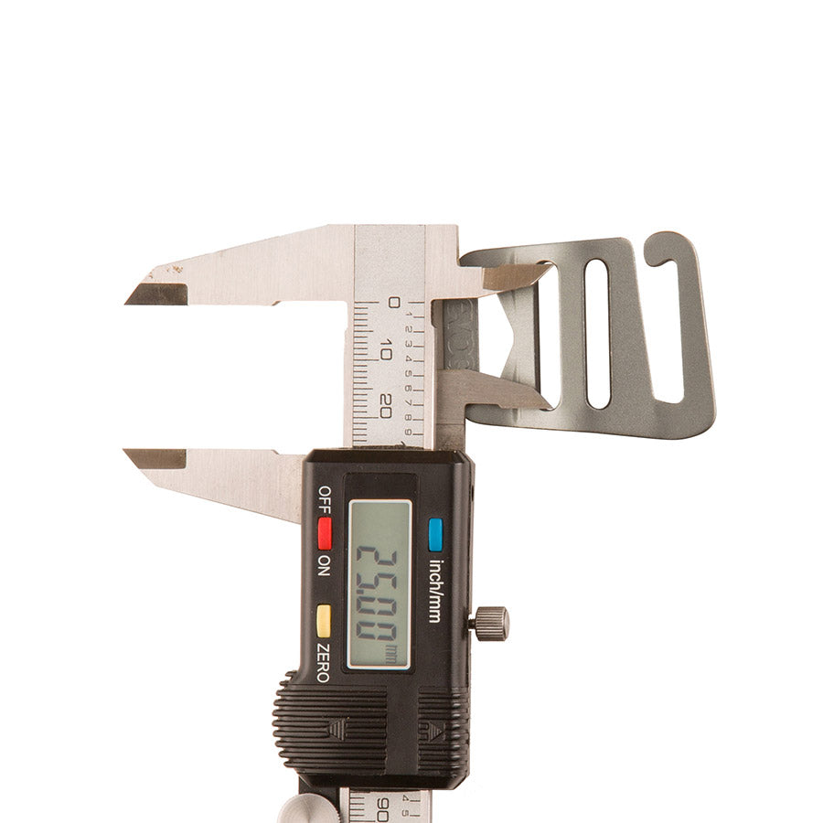 721746-01::1::721746-01::EVOC, Clip de Tailgate pour sangle de 25mm