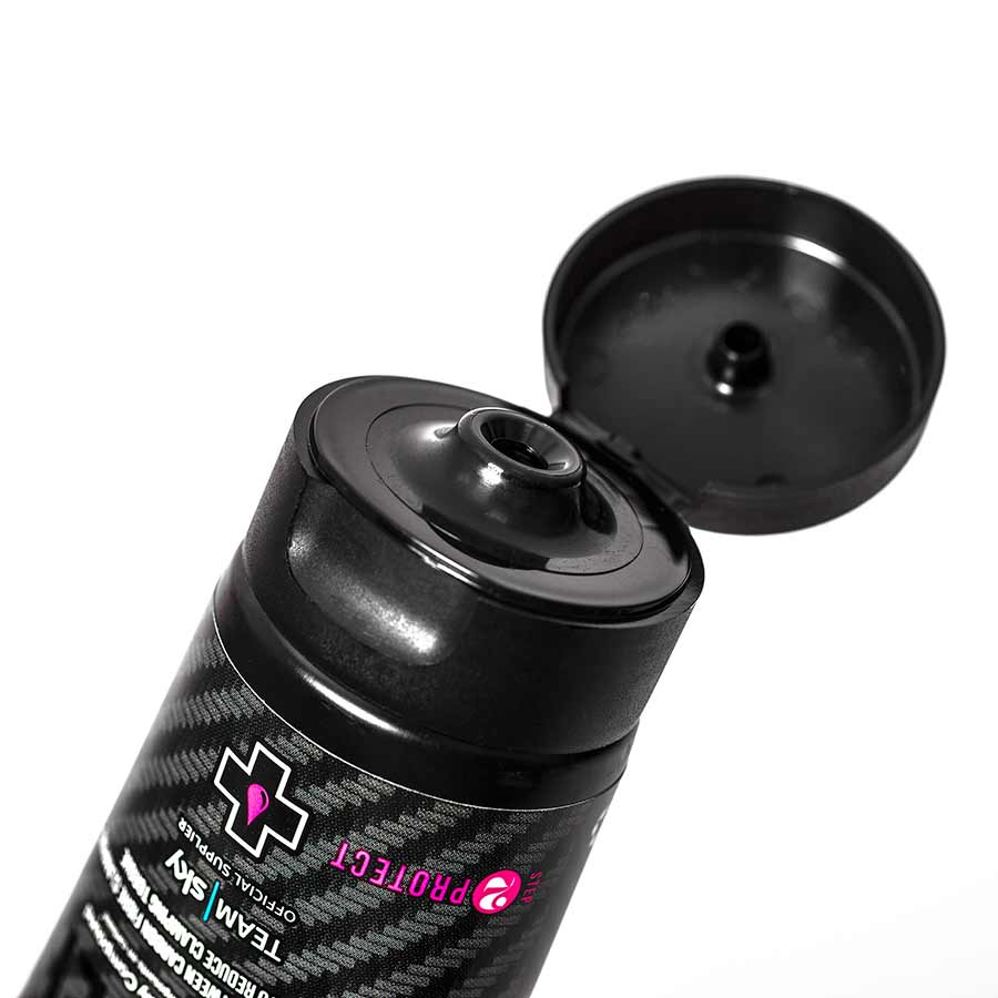 901146-01::1::901146-01::Muc-Off, Carbon Gripper, Composé d'assemblage, 75g