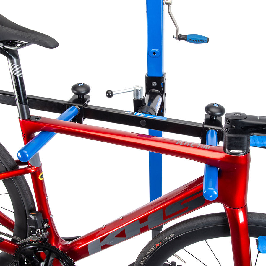 902939-01::11::902939-01::Park Tool, ASF-1, Support ajustable pour pied de réparation, Procure 2 points de support sur tout type de vélo