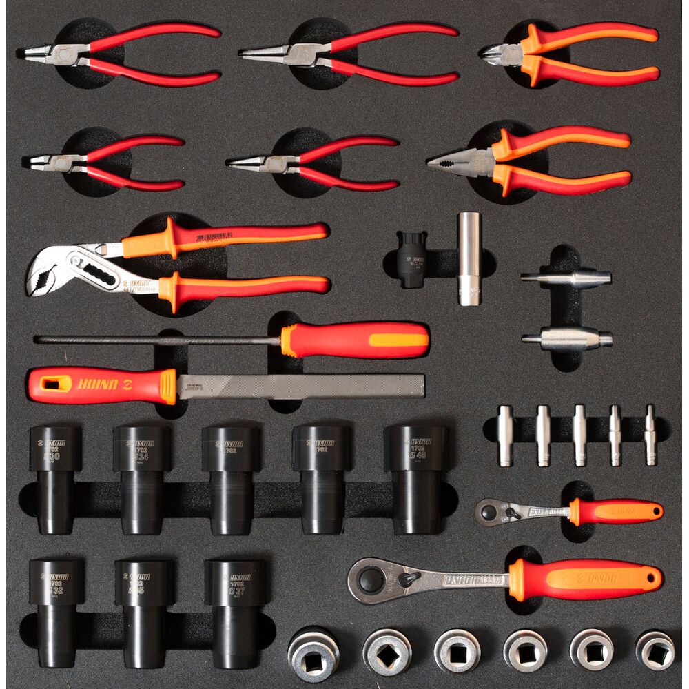 U-629843::0::U-629843::UNIOR PLATEAU D'OUTILS 32600D
